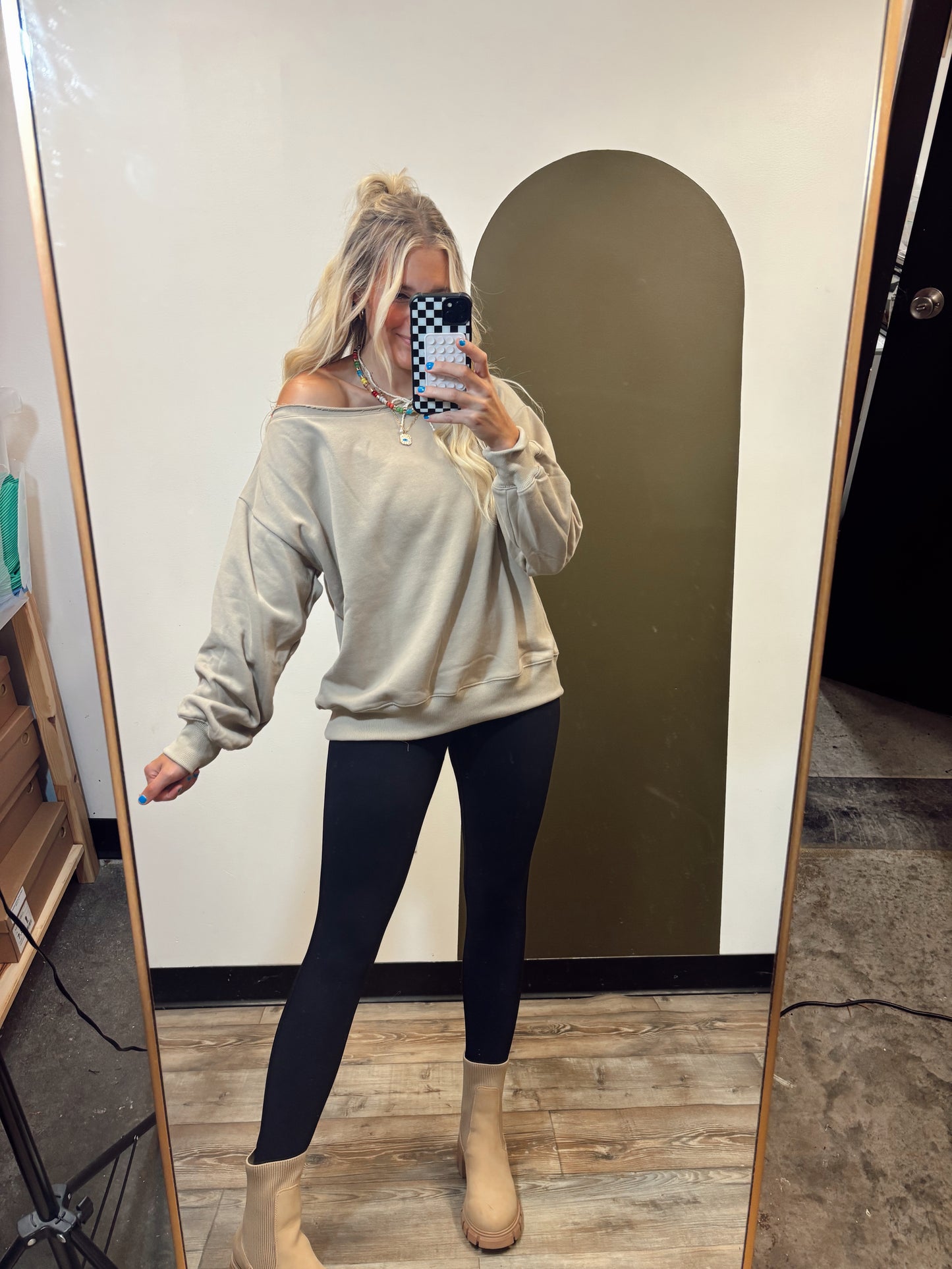 Evelyn Loose Fit Sweatshirt (Taupe)