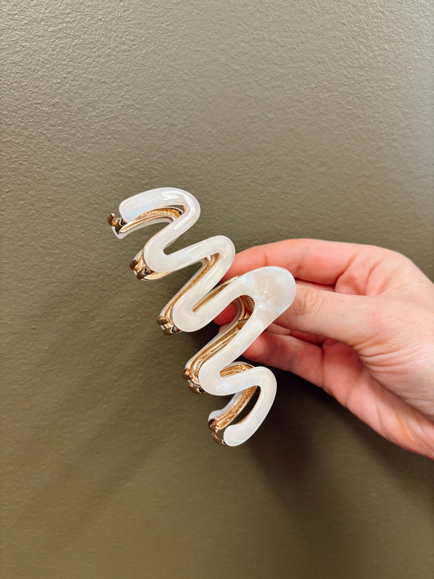 Willow Squiggle Claw Clip