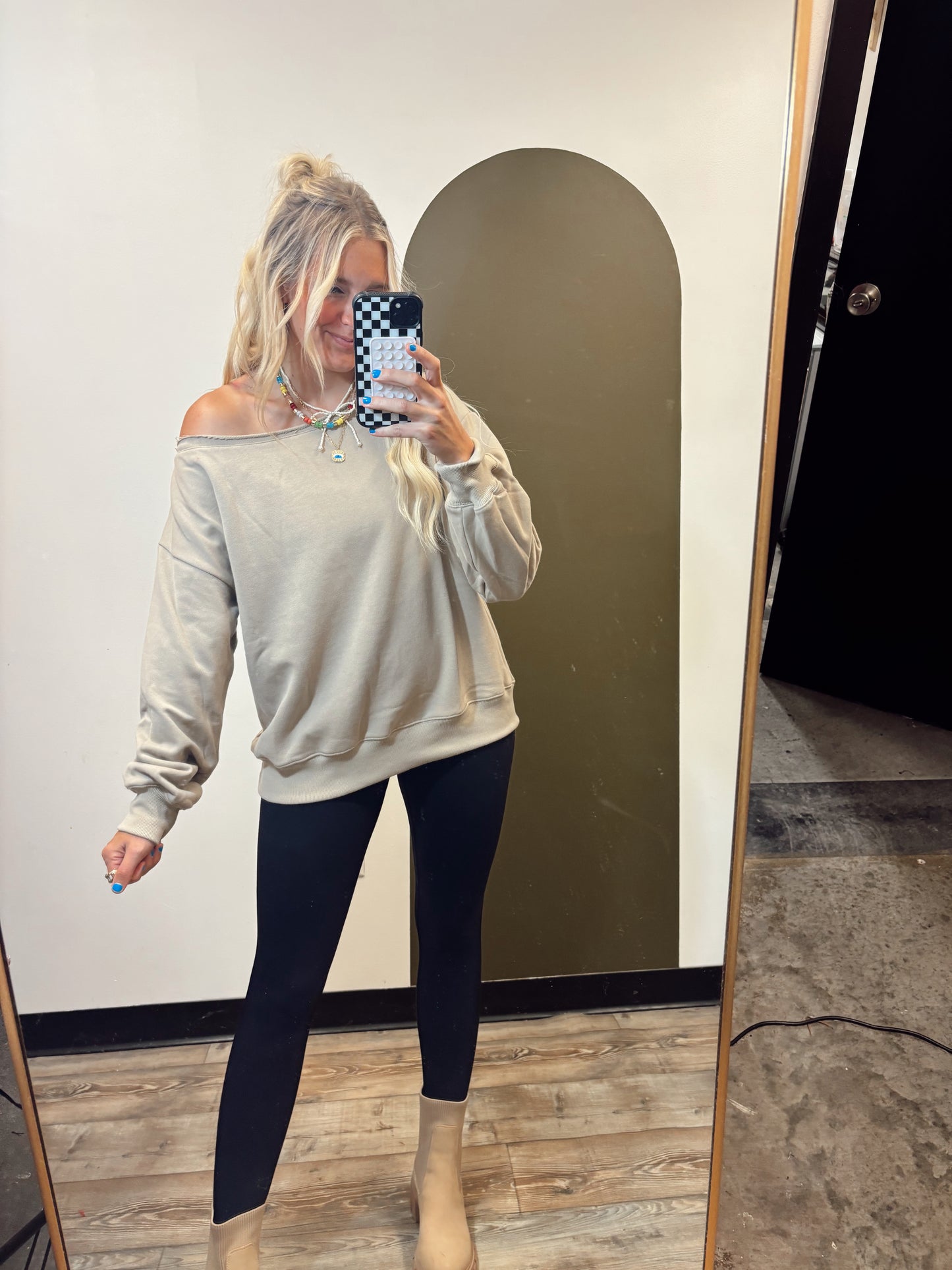 Evelyn Loose Fit Sweatshirt (Taupe)