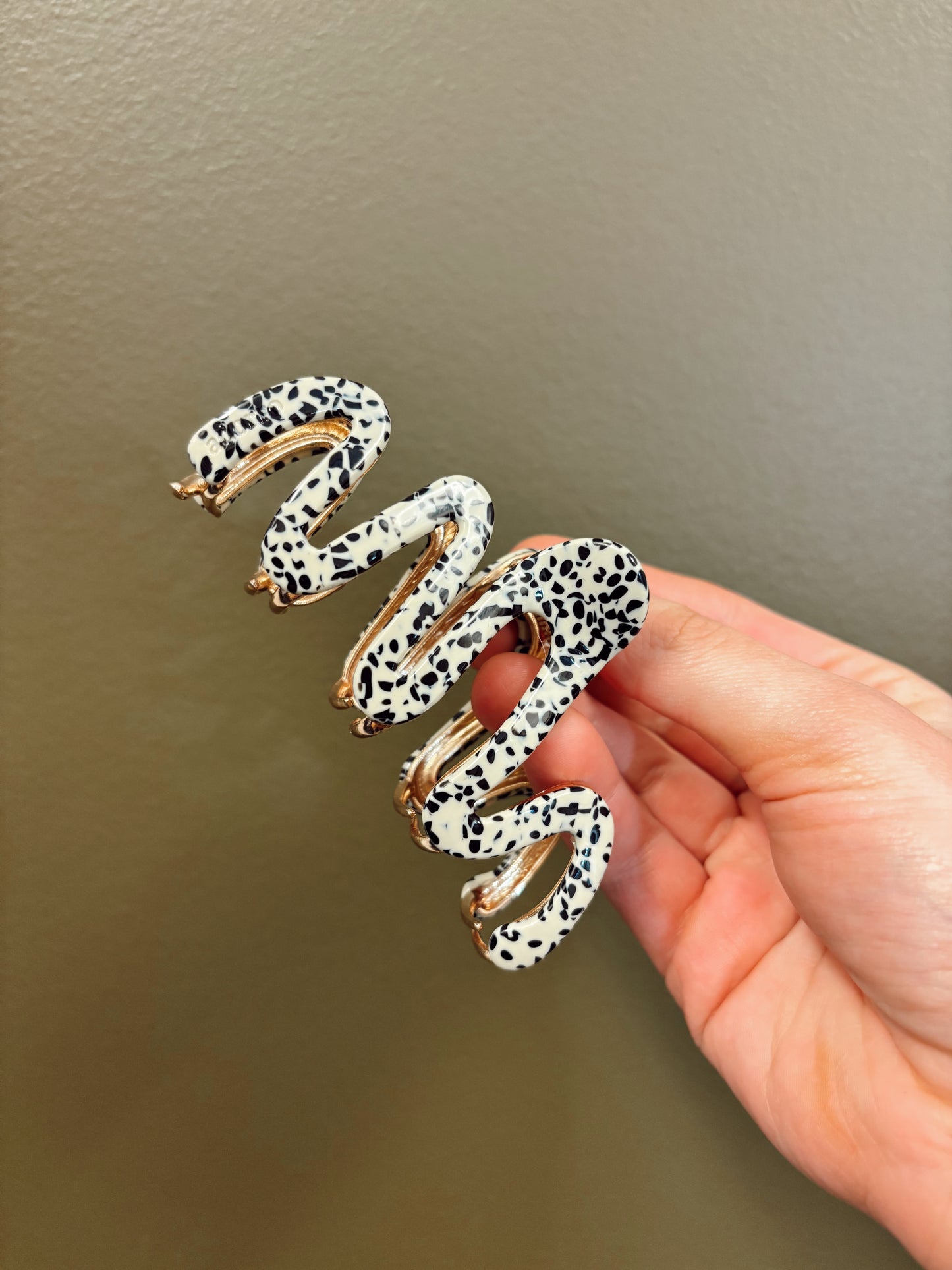 Willow Squiggle Claw Clip