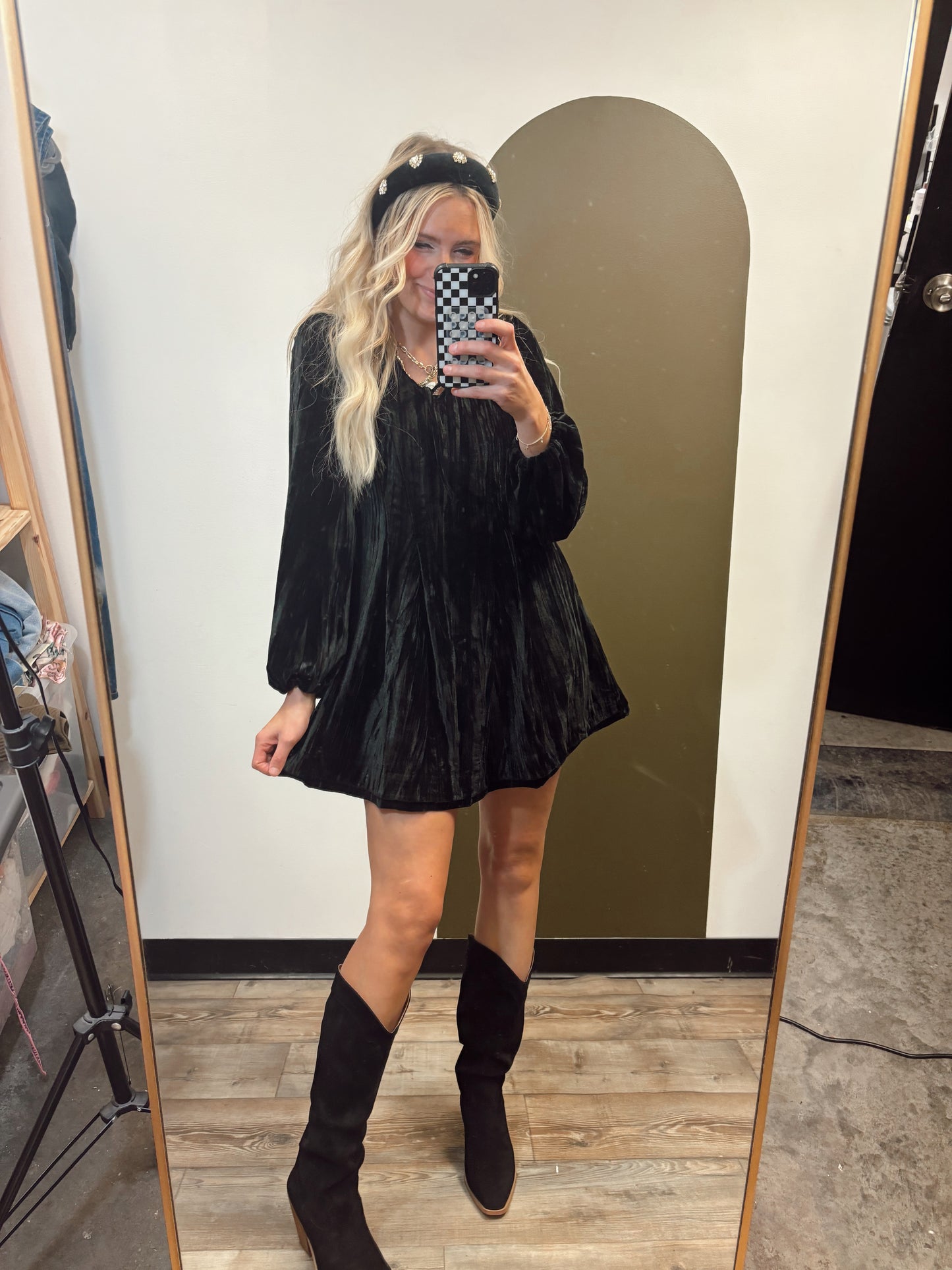 Mistletoe Velvet Dress (Black)
