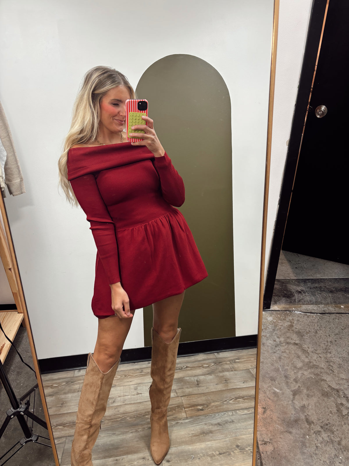 Stephany Off Shoulder Dress (Scarlet)