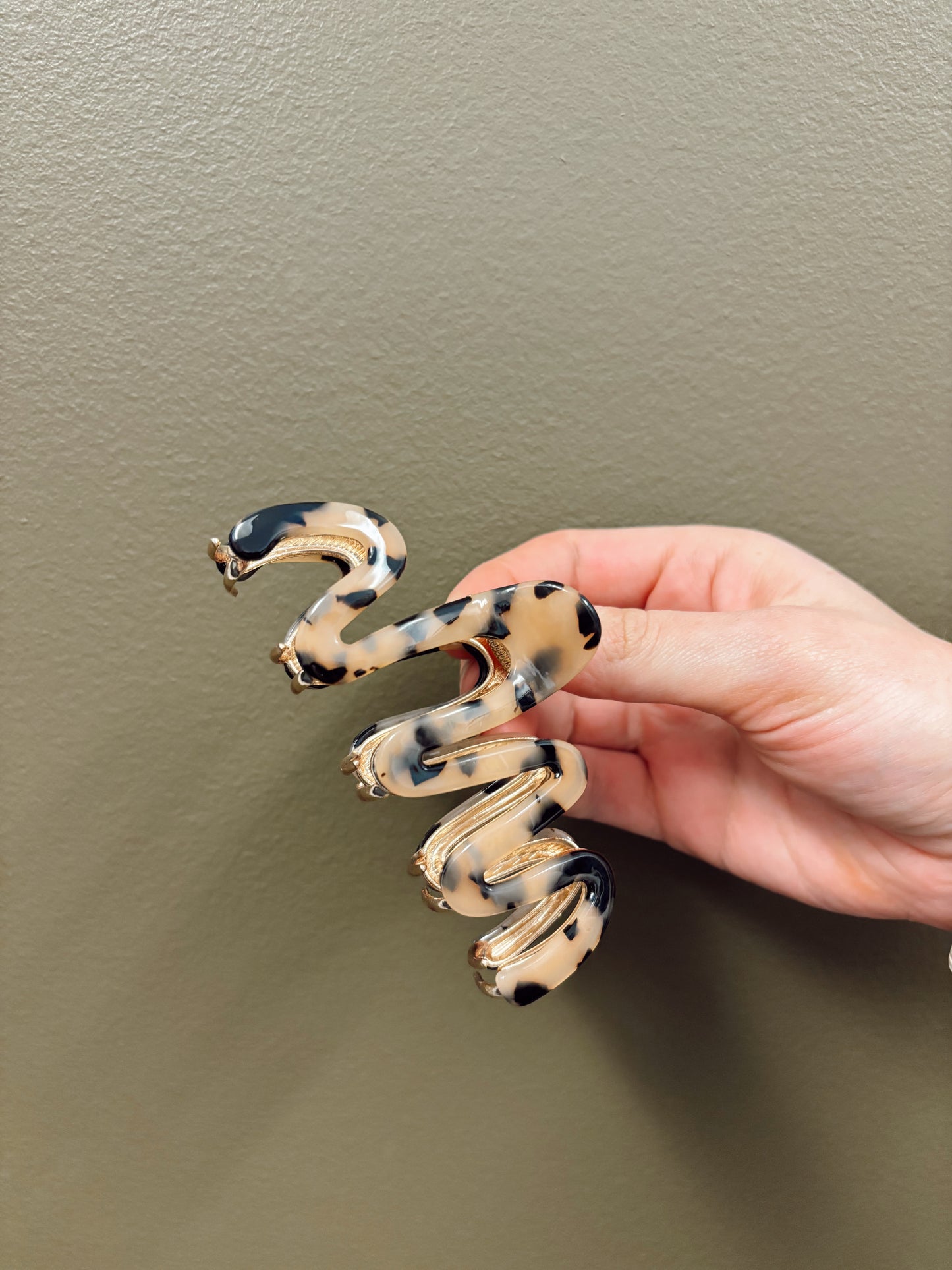 Willow Squiggle Claw Clip