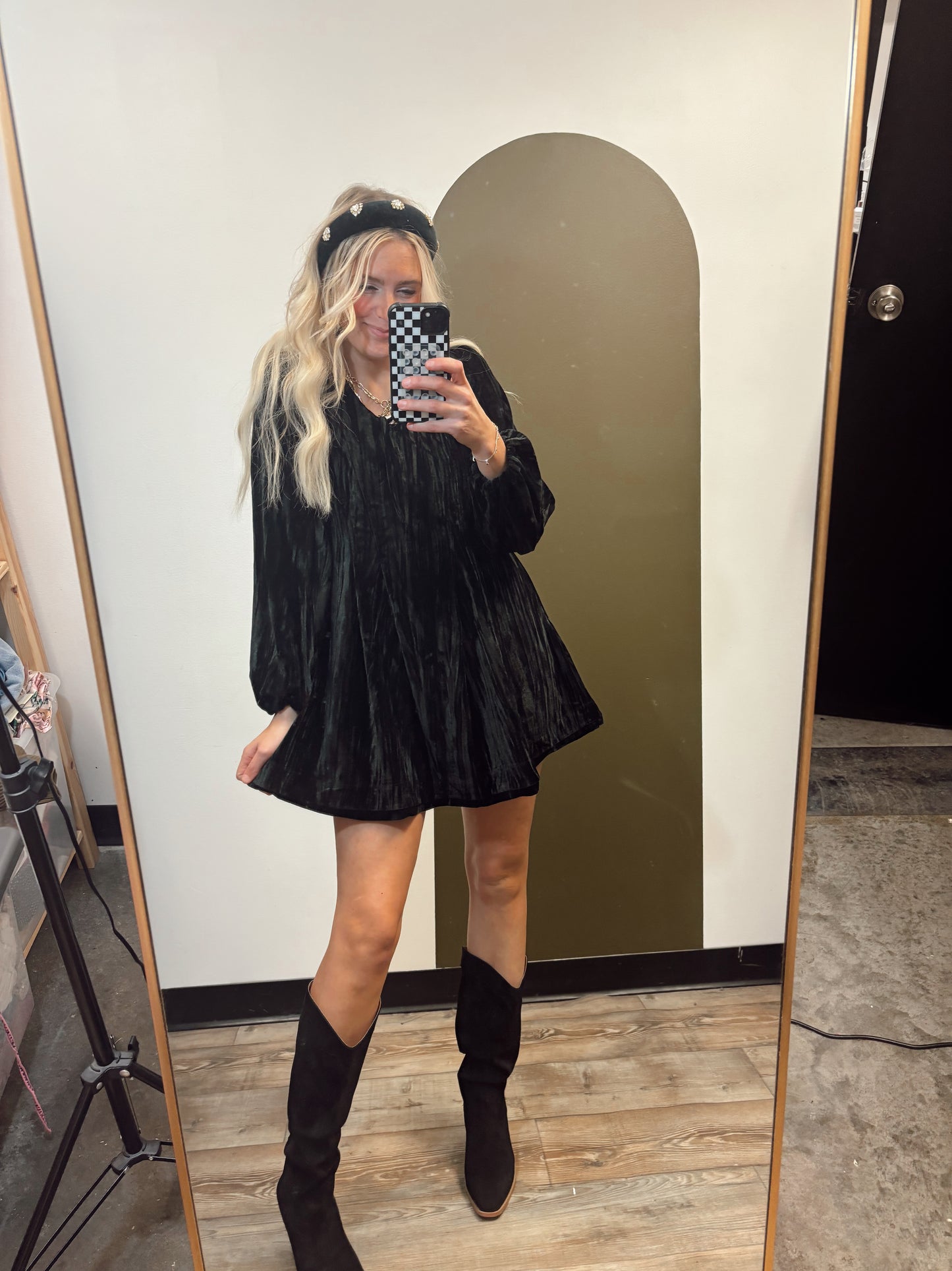 Mistletoe Velvet Dress (Black)