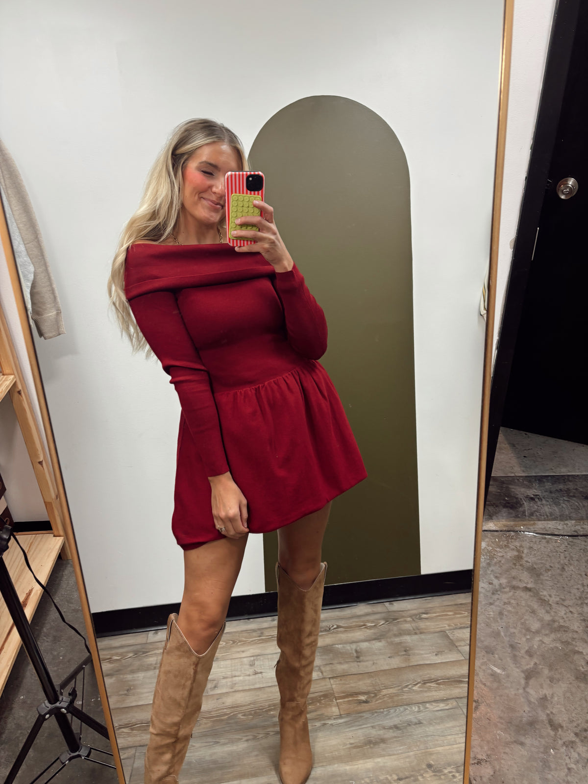 Stephany Off Shoulder Dress (Scarlet)