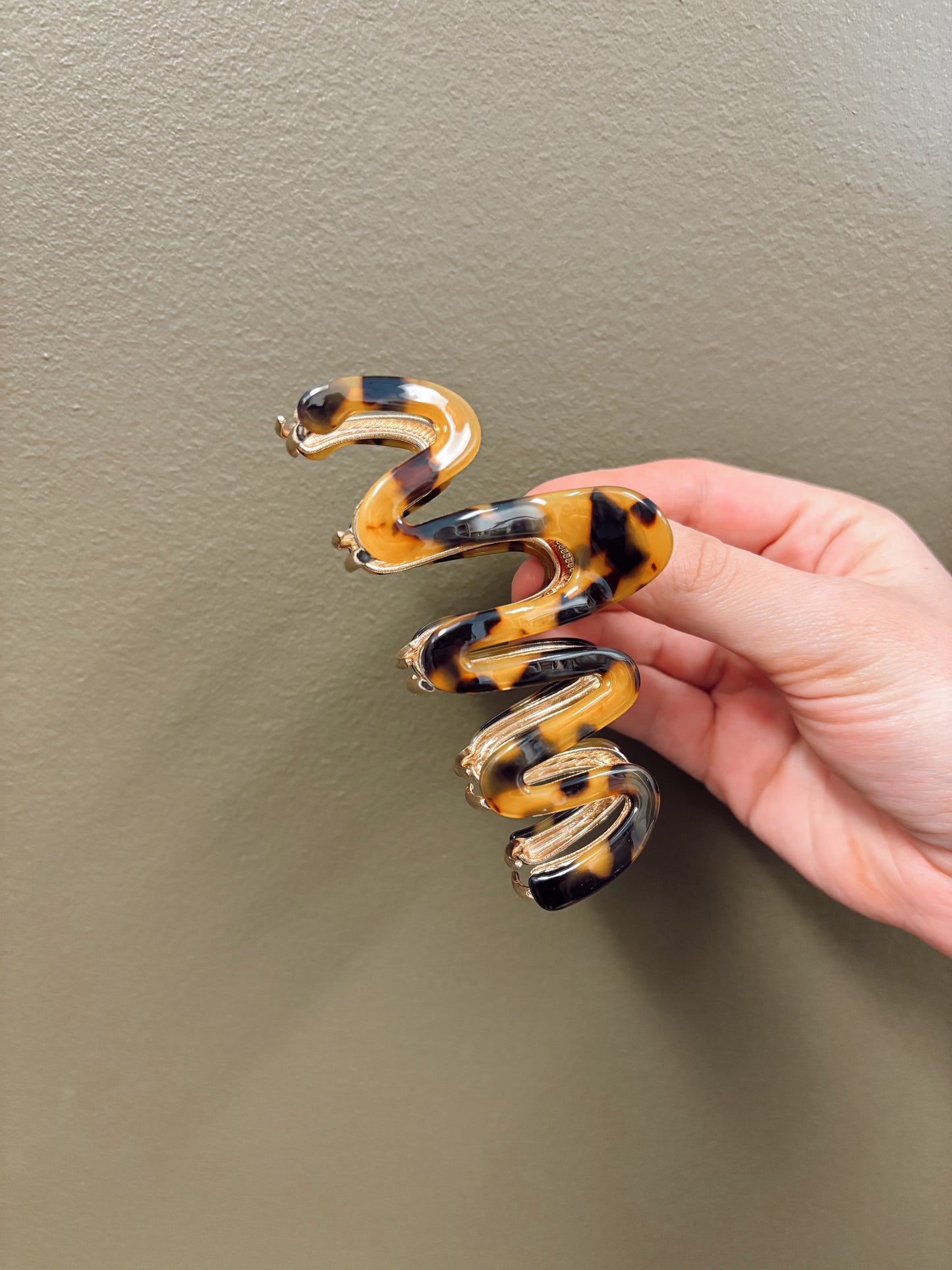 Willow Squiggle Claw Clip