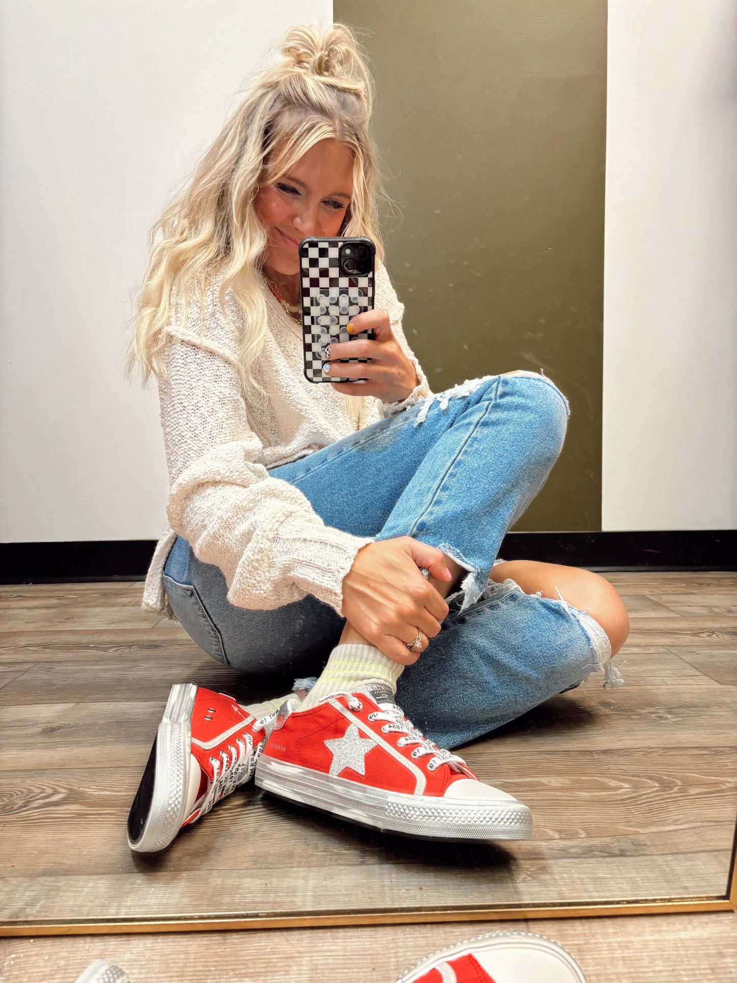 Alive Sneaker