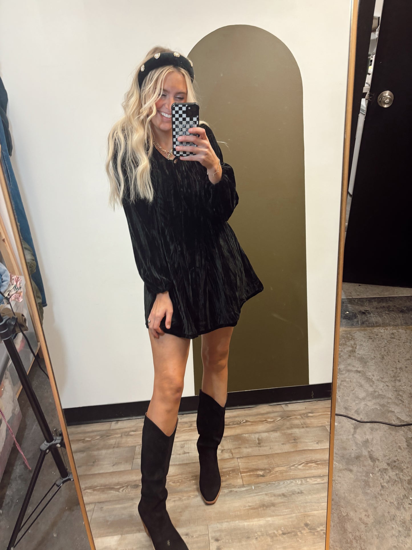 Mistletoe Velvet Dress (Black)