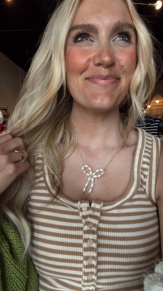 Fresh Pearl Bow Necklace