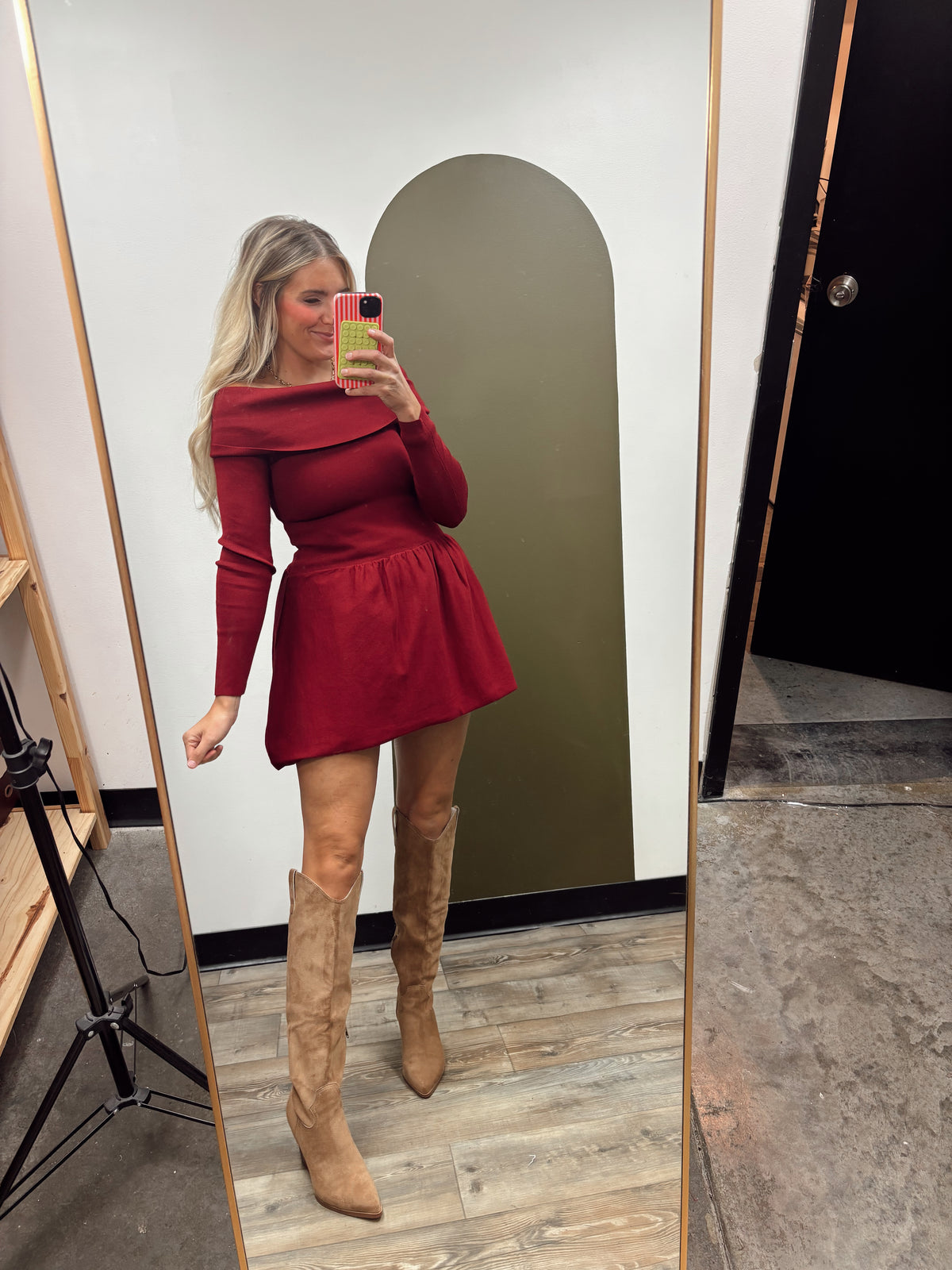 Stephany Off Shoulder Dress (Scarlet)