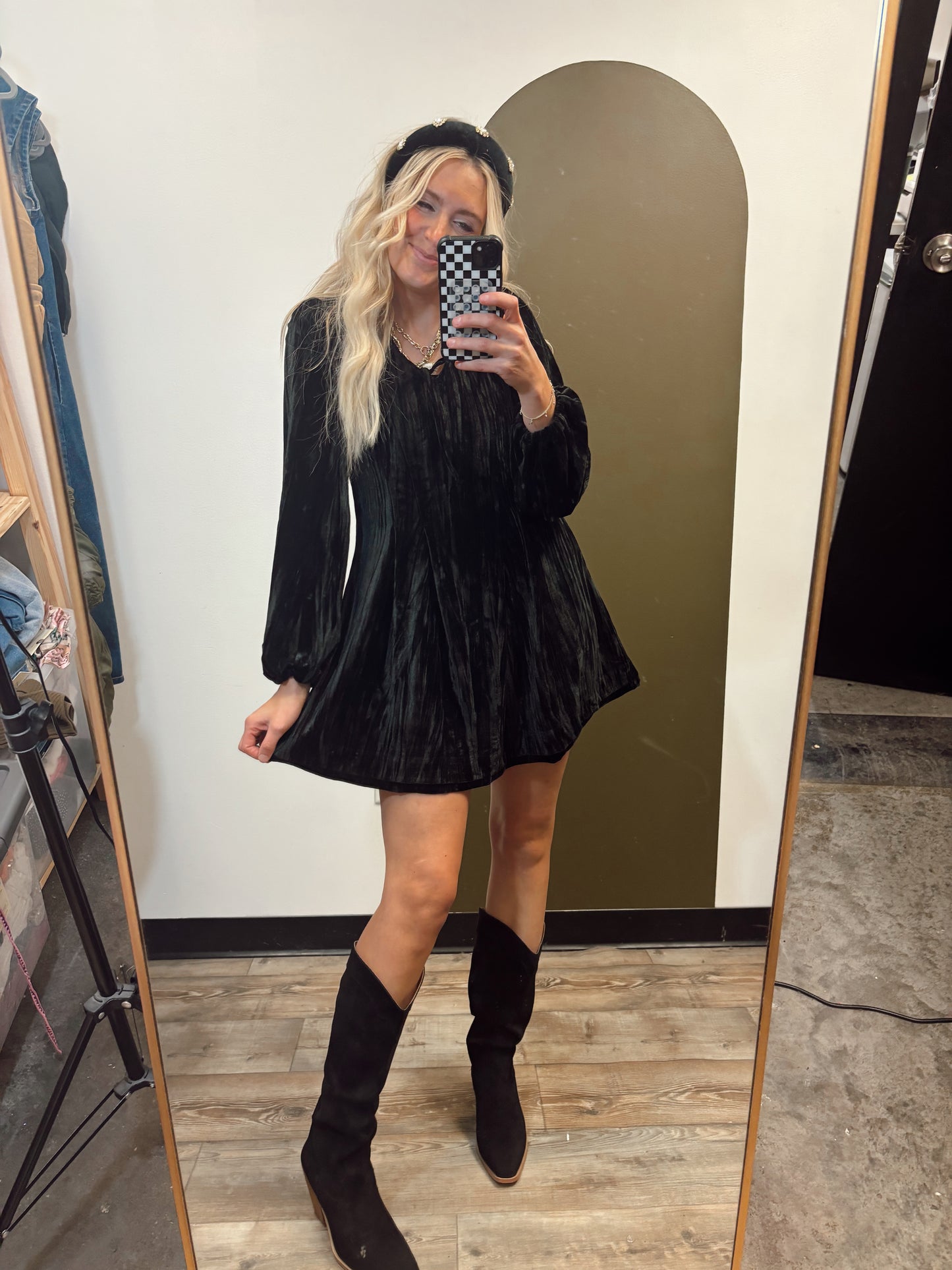 Mistletoe Velvet Dress (Black)