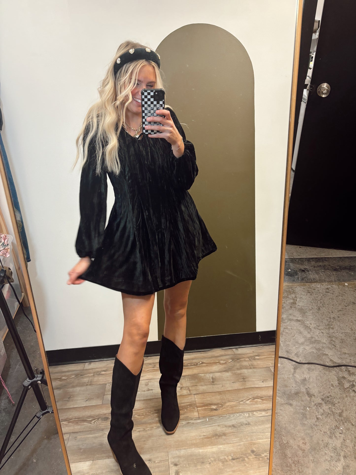 Mistletoe Velvet Dress (Black)